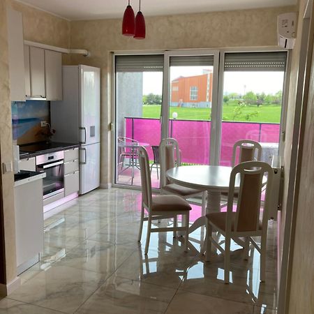 Bhoeme Apartament Oradea Dış mekan fotoğraf
